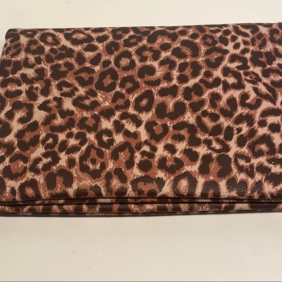 Cheetah Print Envelope Style Clutch with hand strap - Picture 3 of 4